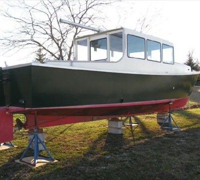 stern view, full keel, protected prop