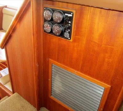 steps to pilothouse, generator controls